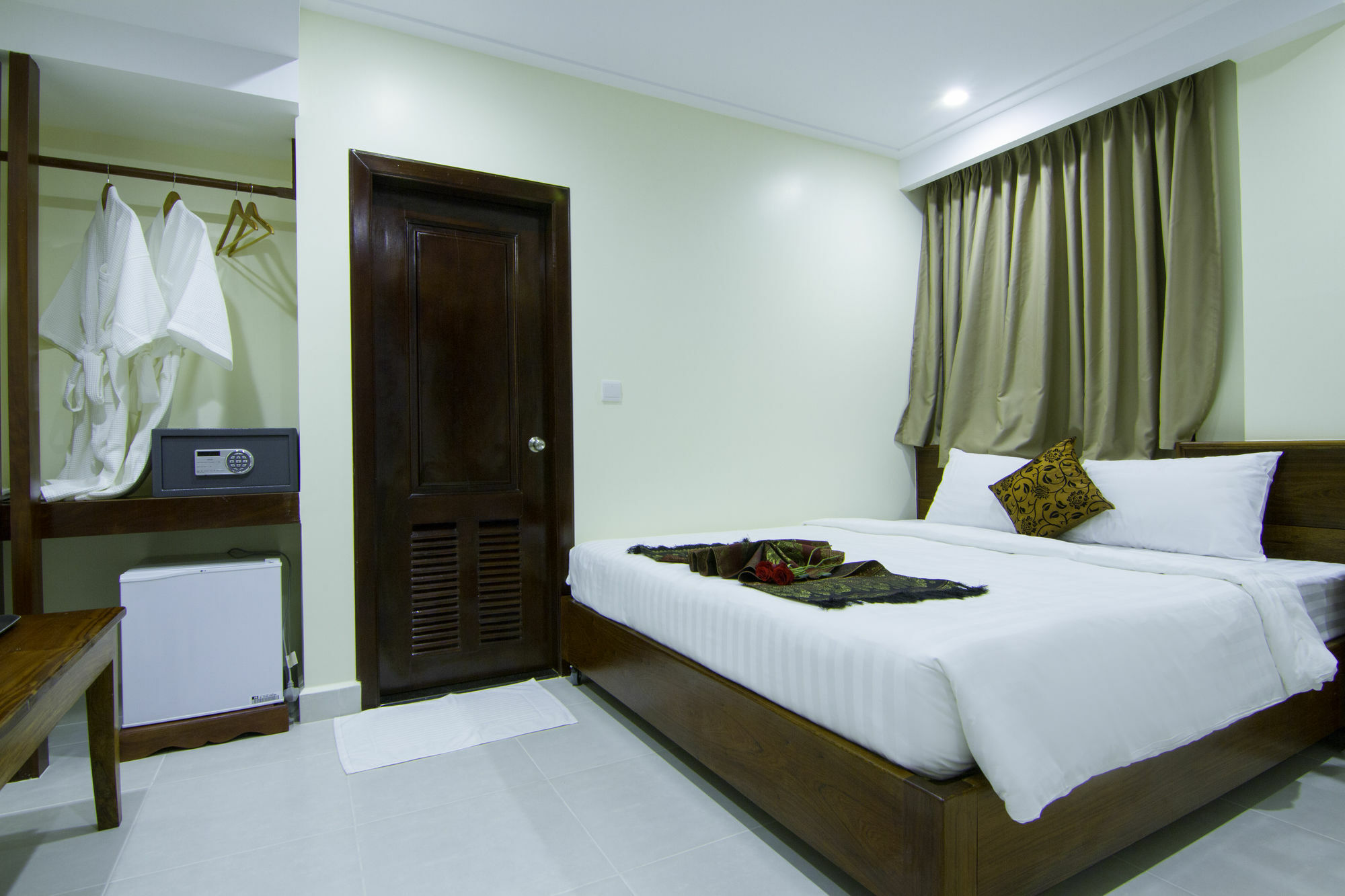 פנום פן Rose Emerald Hotel מראה חיצוני תמונה