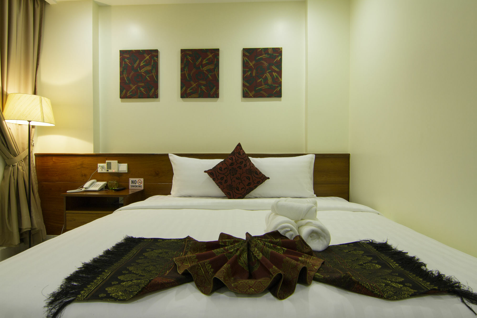 פנום פן Rose Emerald Hotel מראה חיצוני תמונה