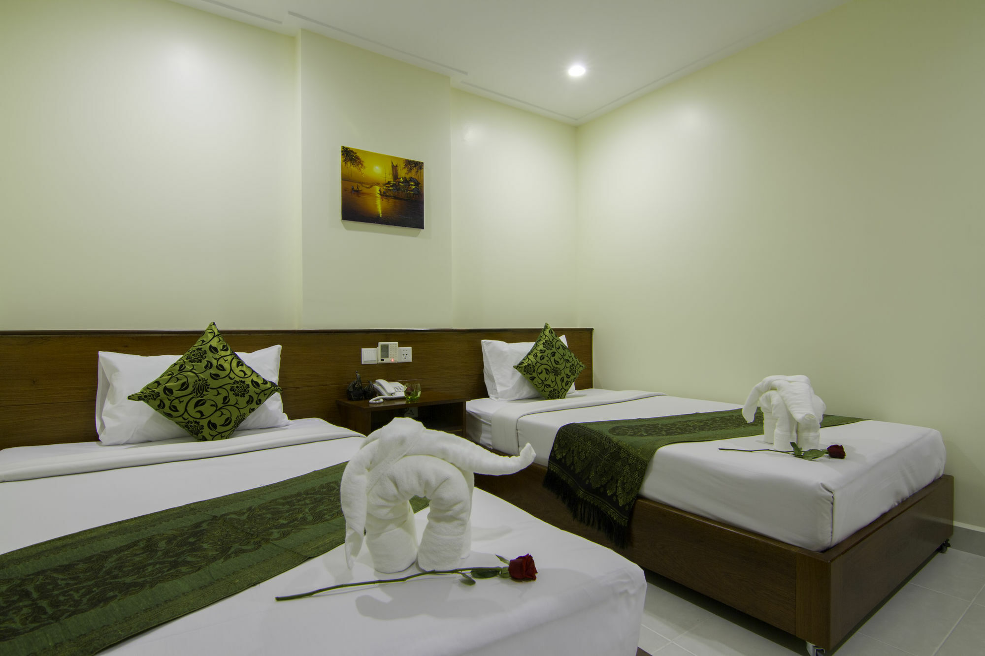 פנום פן Rose Emerald Hotel מראה חיצוני תמונה