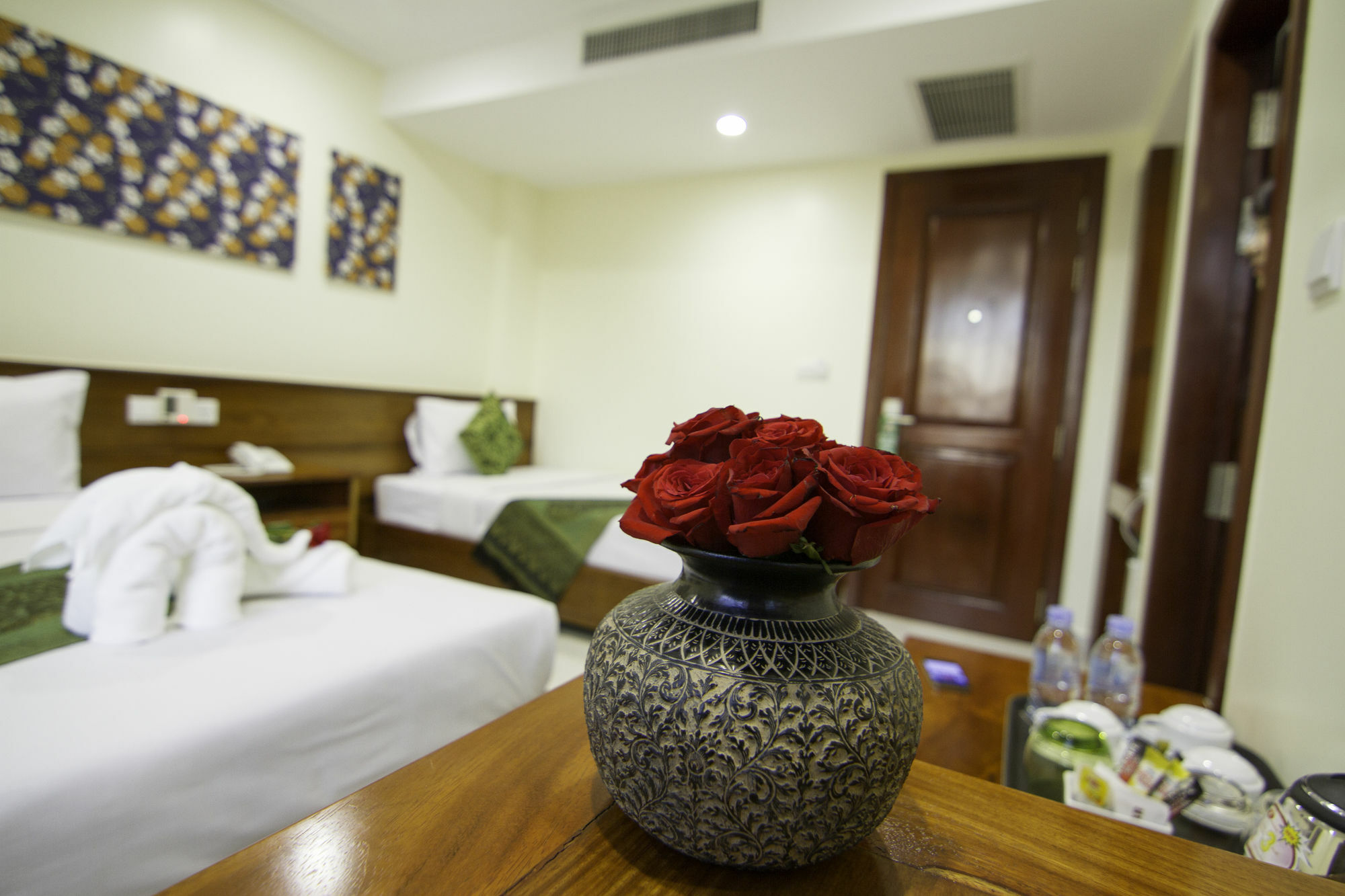 פנום פן Rose Emerald Hotel מראה חיצוני תמונה