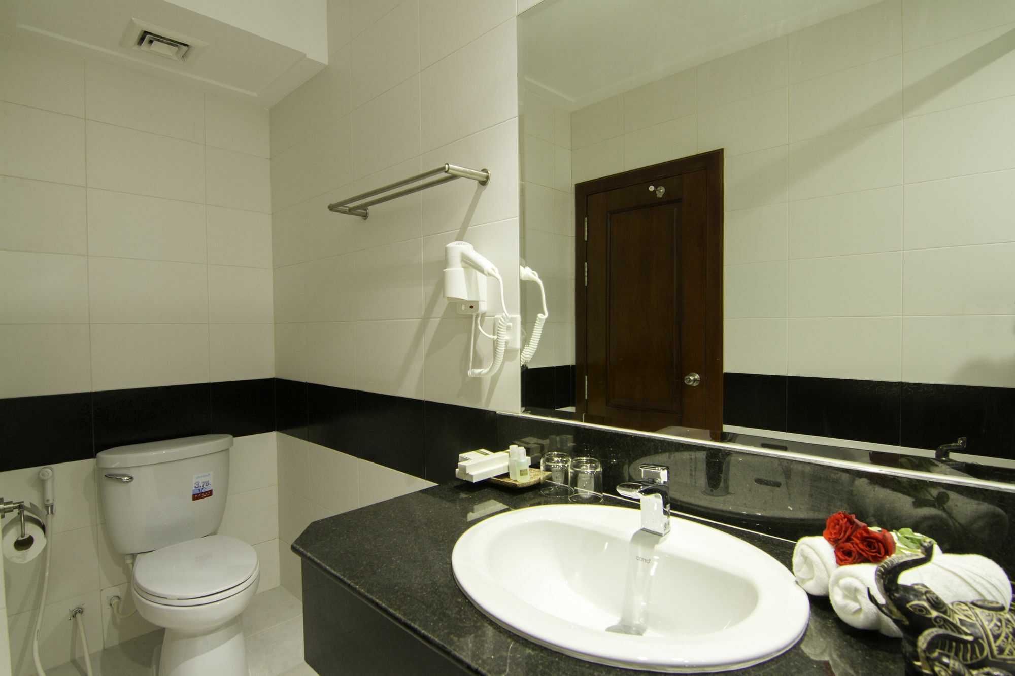 פנום פן Rose Emerald Hotel מראה חיצוני תמונה
