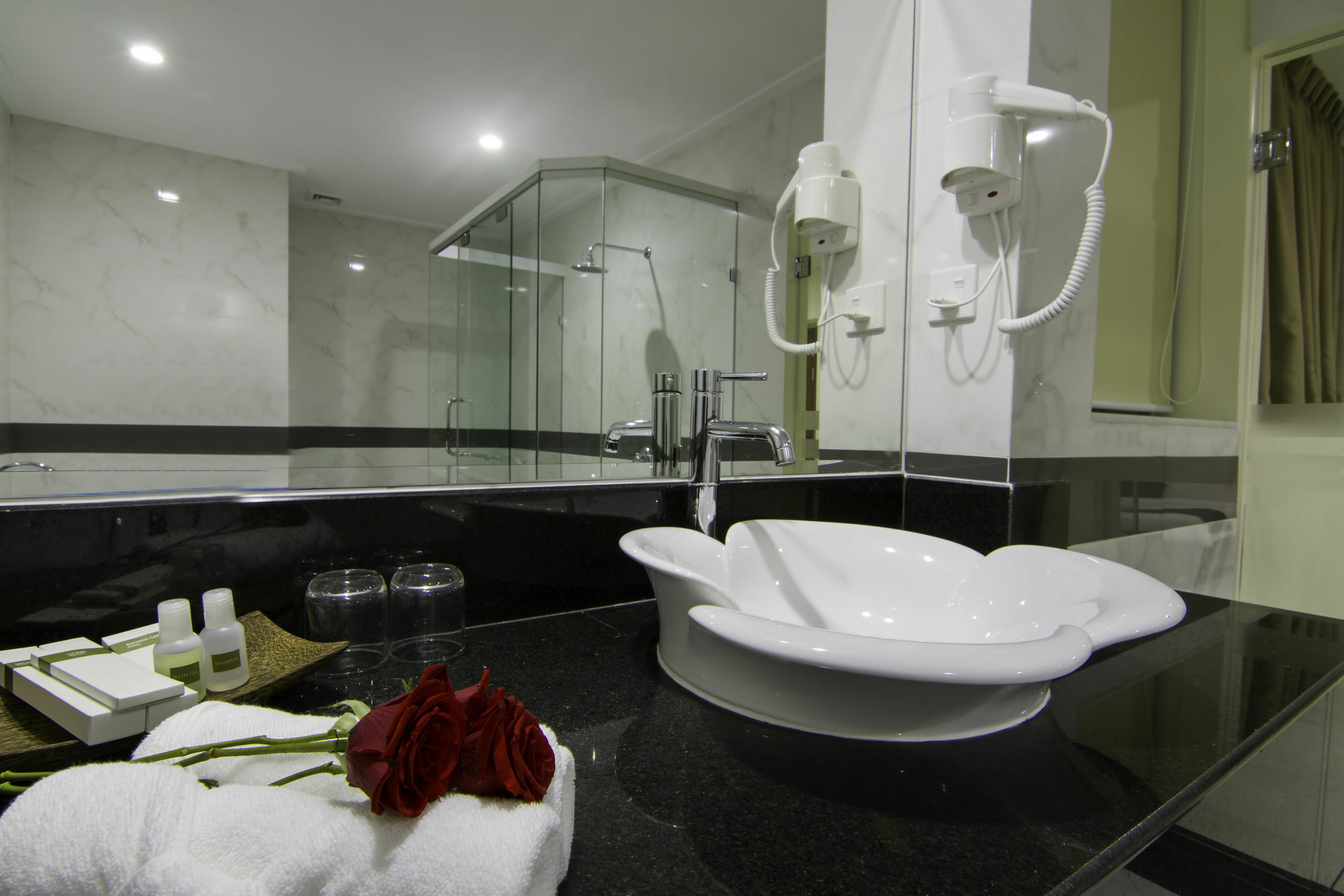פנום פן Rose Emerald Hotel מראה חיצוני תמונה