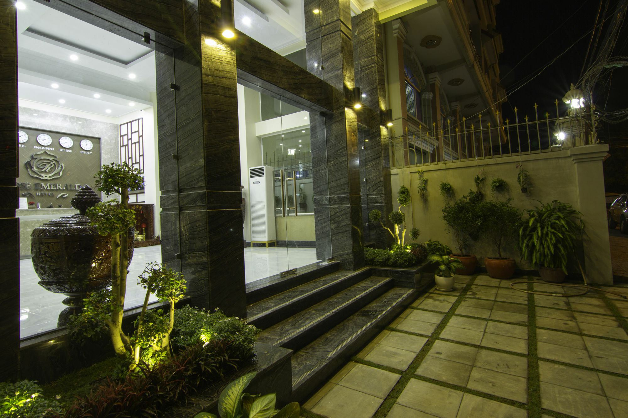 פנום פן Rose Emerald Hotel מראה חיצוני תמונה
