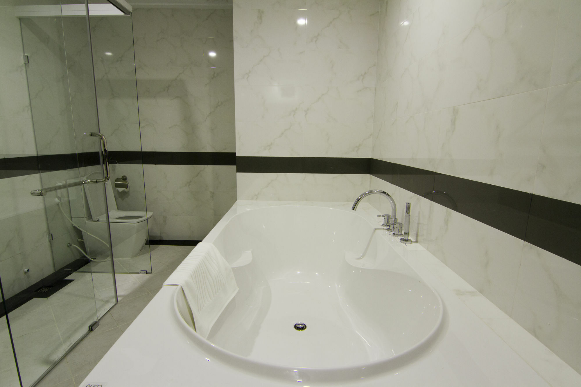 פנום פן Rose Emerald Hotel מראה חיצוני תמונה